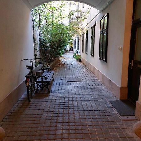 Happy Apartment In The Heart Of Budapest With 2 Rooms Exterior photo